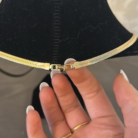 18 18 INCH ☆14 K. GOLD PLATED (HERRING BONE NECKLACE)
